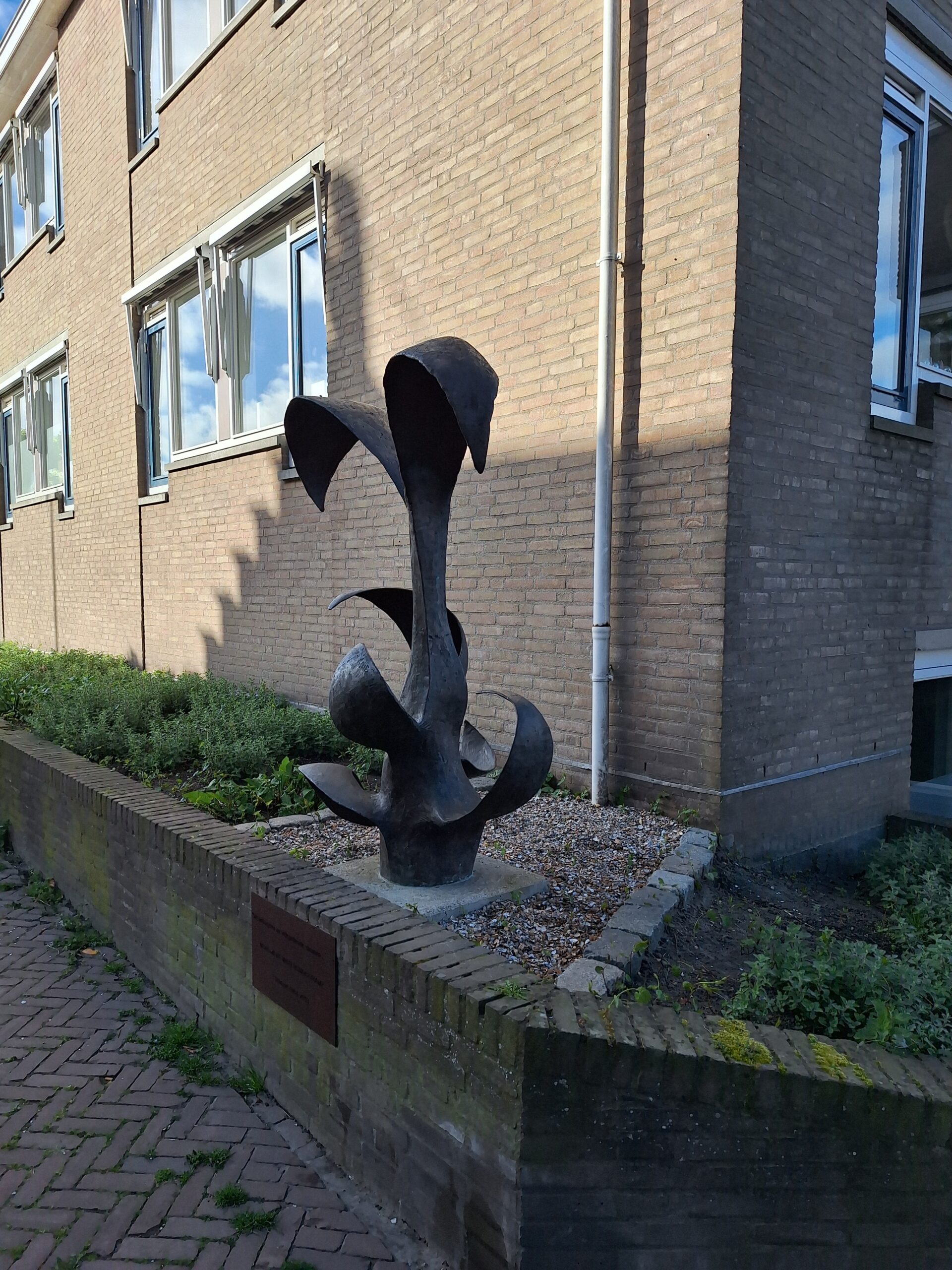NA VEERTIG JAAR KWAM ER, OP HALSTEREN, EEN MONUMENT TER HERDENKING VAN DE WATERSNOOD